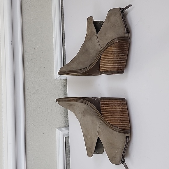 Vince Camuto VC-Gigietta women Tan leather suede pointed toe ankle bootie 7.5 - Picture 7 of 13